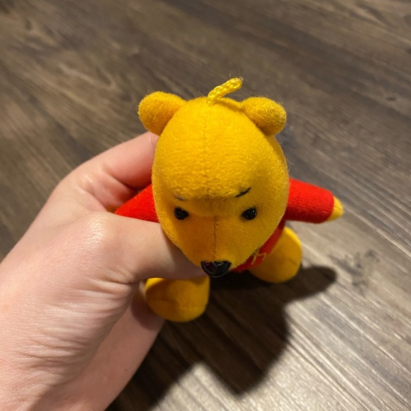 Vintage Winnie the Pooh Keychain - Picture 2 of 7